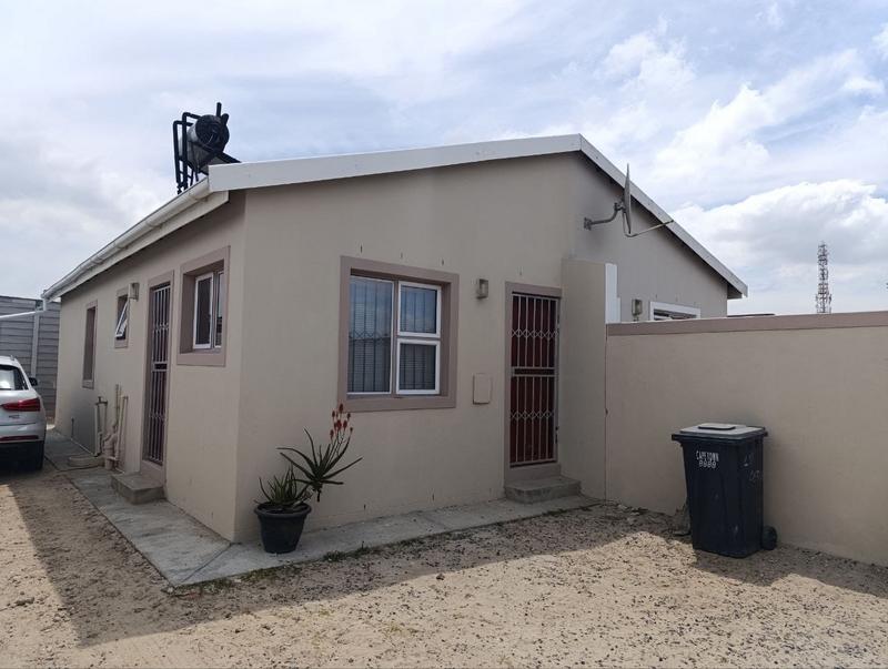 To Let 2 Bedroom Property for Rent in Malibu Village Western Cape